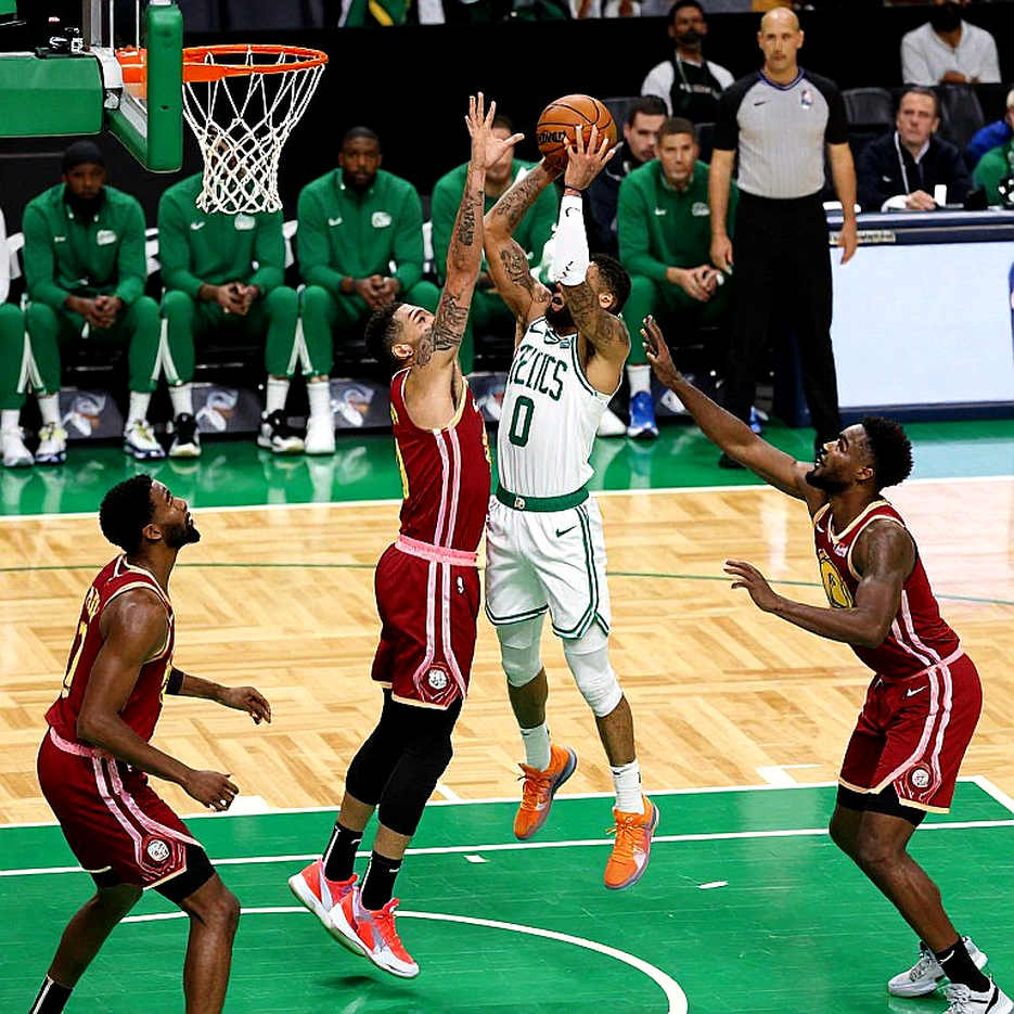 Năm đầu ở EuroLeague: lời hẹn trong phòng thay đồ và sức bền của một tập thể